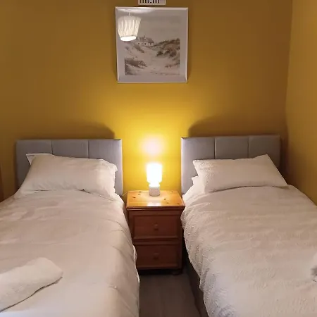 Rose Cottage- Private Leitrim Countryside Escape