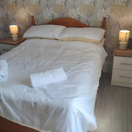 Rose Cottage- Private Leitrim Countryside Escape *